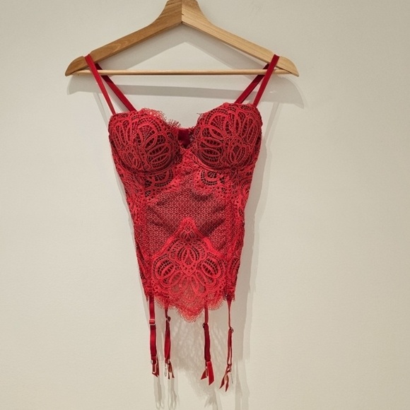 Victoria’s Secret Red Corset Lace Bustier Top 34C - Picture 3 of 8